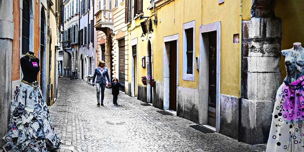 2. The Shopping Streets in the Historic Centre
